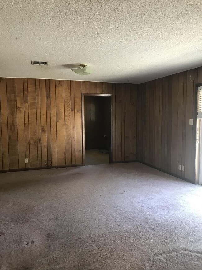 Building Photo - 2170 Prairie Rd