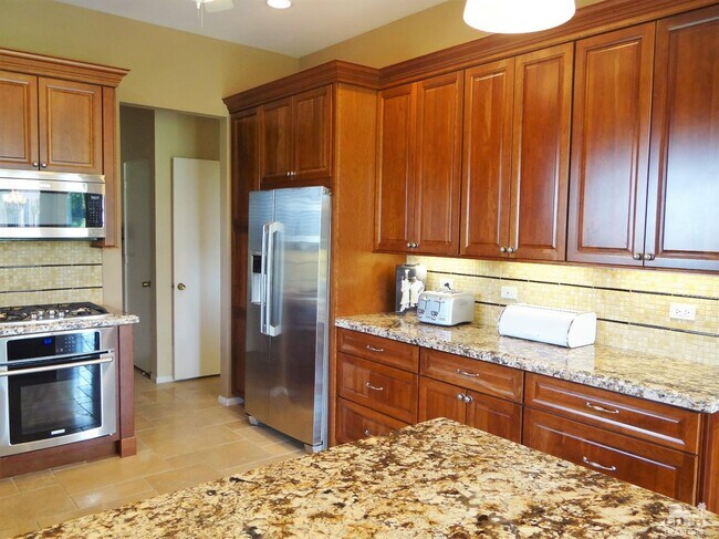 Building Photo - 47423 Medina Dr W