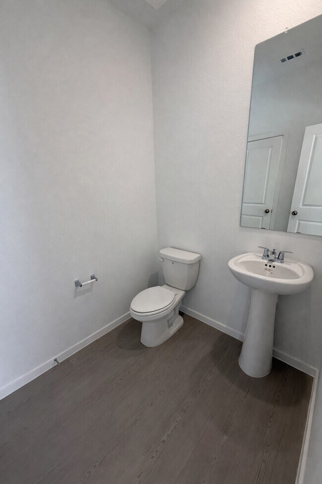 Building Photo - 2211 Salinas Dr