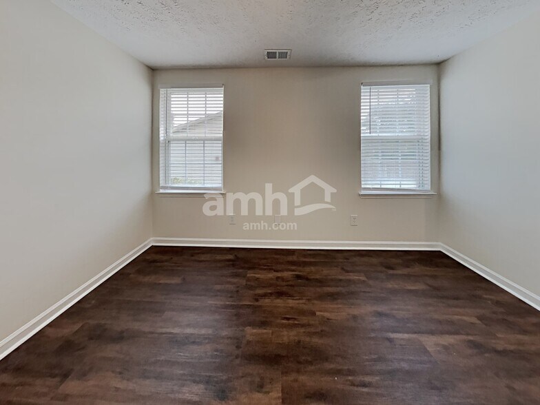 Building Photo - 112 Bradford Cir