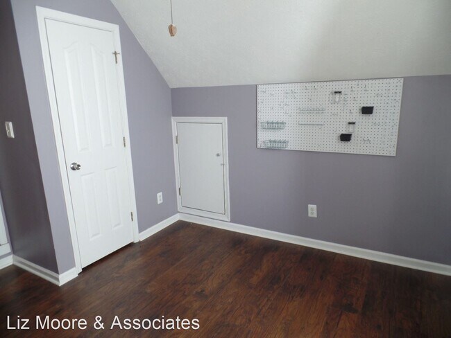 Building Photo - 3 br, 1.5 bath House - 934 Pheasant Run