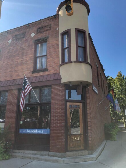 Building Photo - 320 E Whitter St