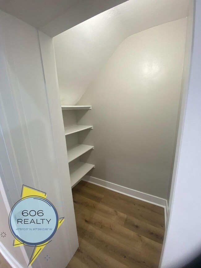 Building Photo - 1 bedroom in Chicago IL 60641