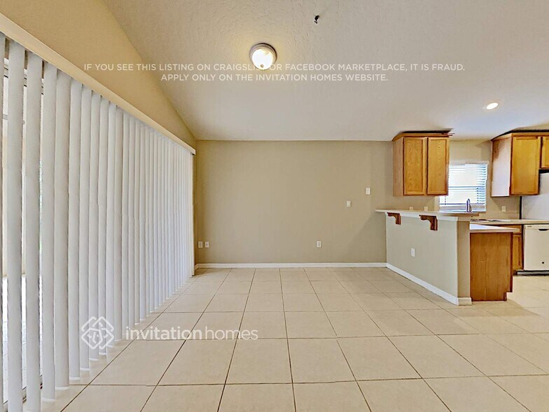 Building Photo - 8071 Kingswood Way
