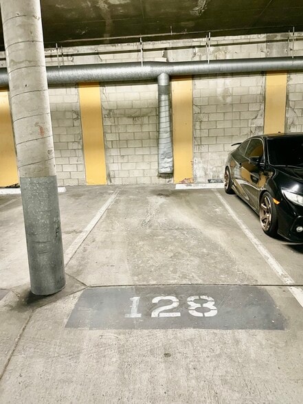 Building Photo - 4077 3rd Ave