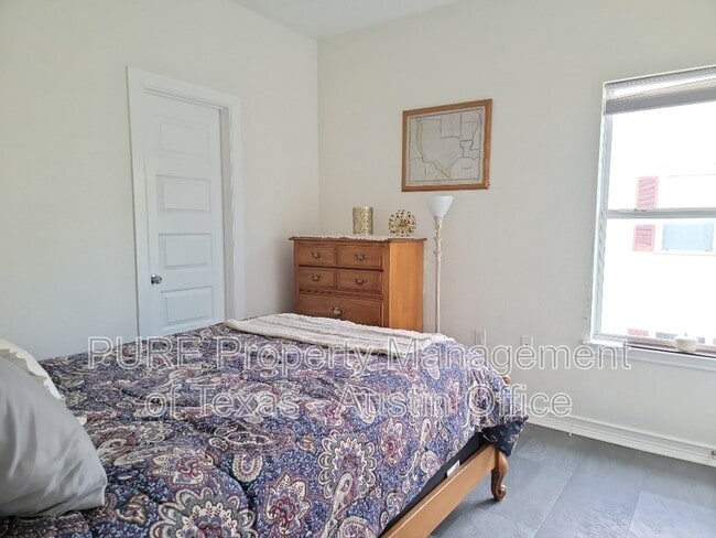 Building Photo - 2109 Maxwell Ln