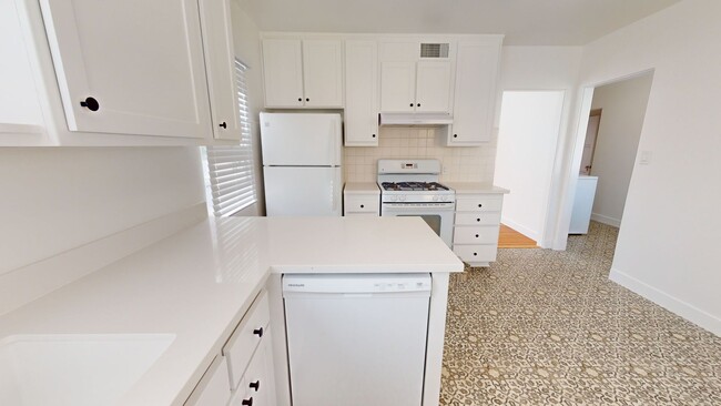 Building Photo - Charming Remodeled 2 Bed/1 Bath Home in Sa...