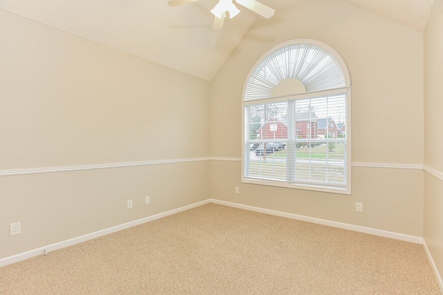 Building Photo - 5007 Monaco Dr