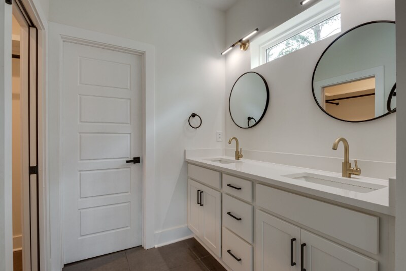 Building Photo - 214 Eisenhower Dr