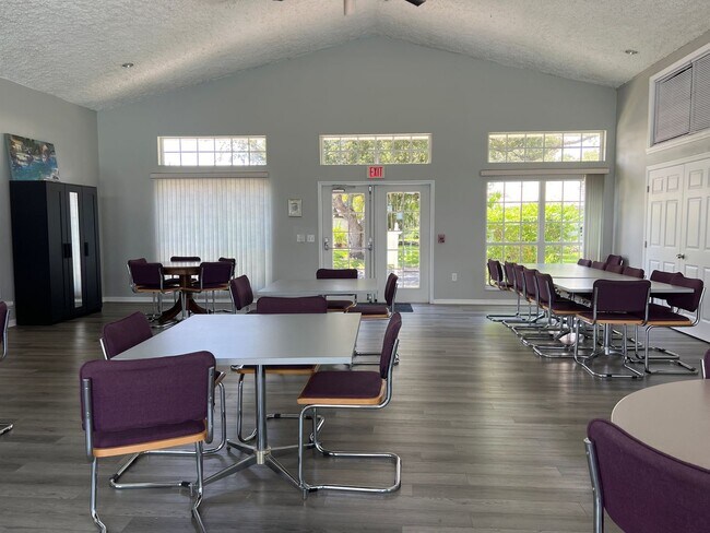 Building Photo - Fabulous Newly available Seasonal Rental i...