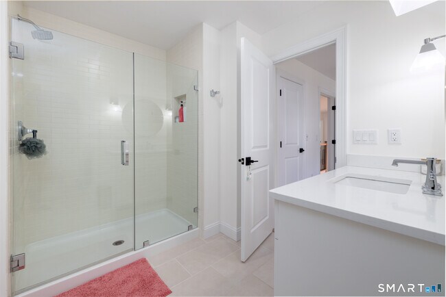 Building Photo - 112 Stallion Dr