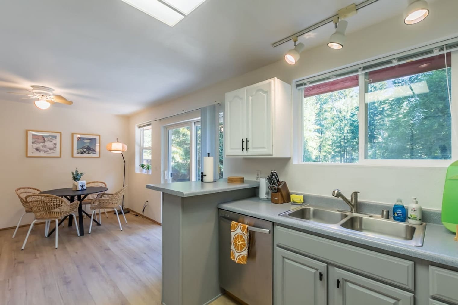 Building Photo - 226 Paradise Dr