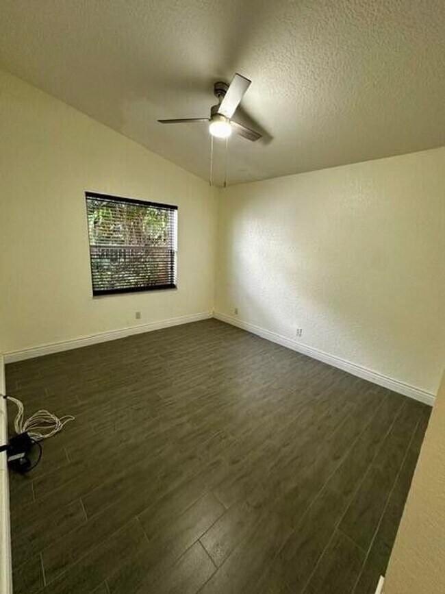 Building Photo - 11086 Baybreeze Way