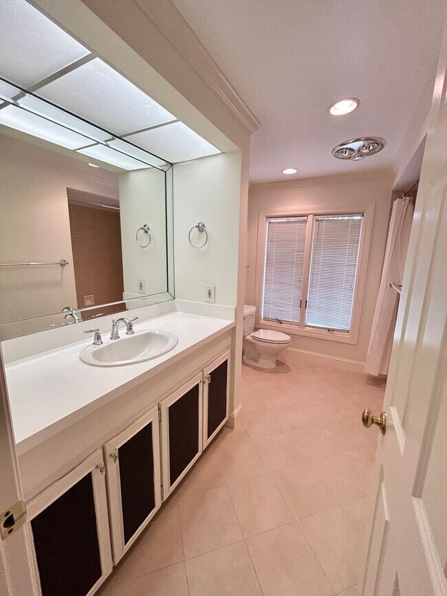 Building Photo - Classic waterfront Snell Isle Estates 3 Bed 2.5 Bath Home with private dock!