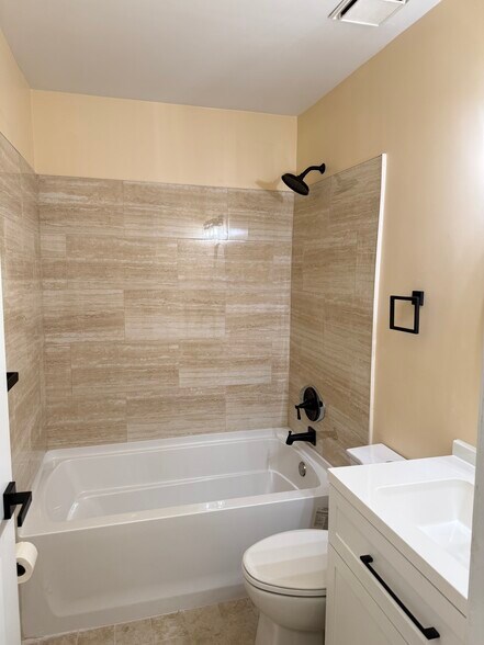 Building Photo - 1535 Vine St