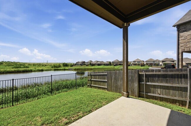 Building Photo - 488 Pepperbark Loop
