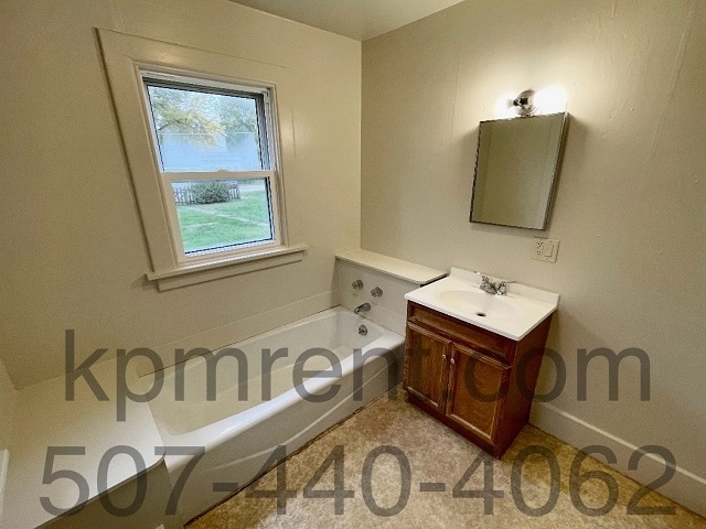 Building Photo - 621 Oak St