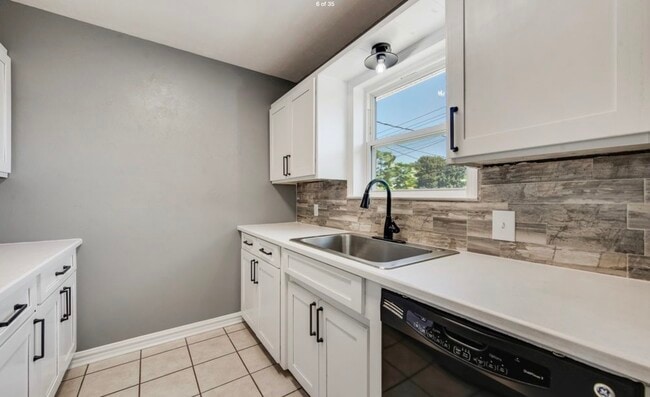 Building Photo - 411 Yorkshire Dr