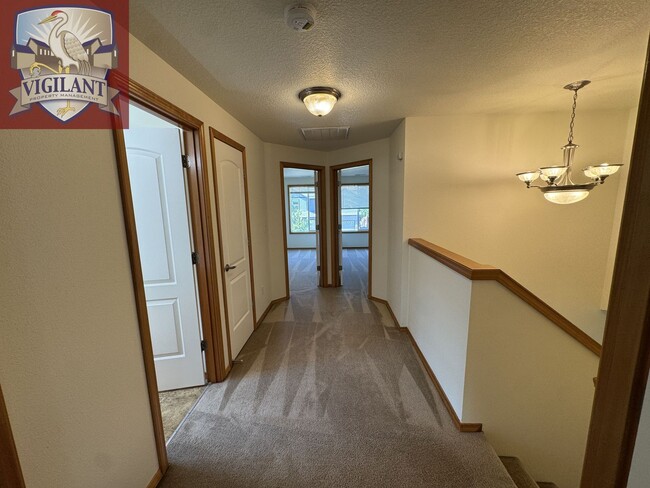Building Photo - 1614 N Falcon Dr