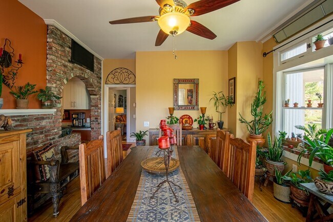 Building Photo - 1401 Great Pond Rd