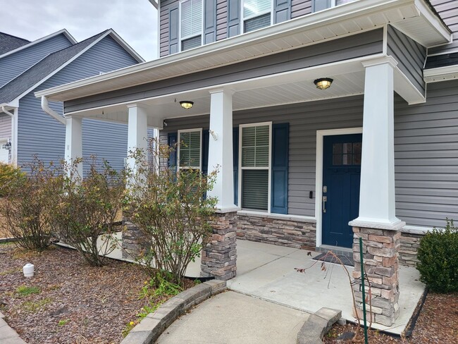Building Photo - 4 Bed, 2.5 Bath located in The Village in Folkstone Community - Holly Ridge