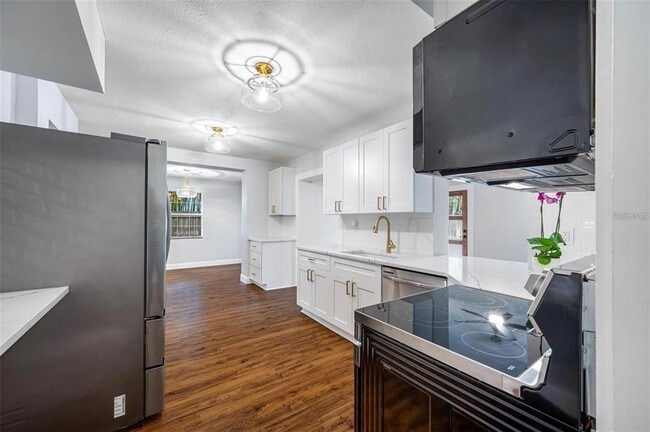 Building Photo - 2851 W Bay Ave