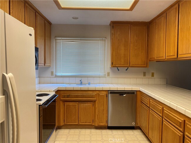 Building Photo - 1056 Sombra Way