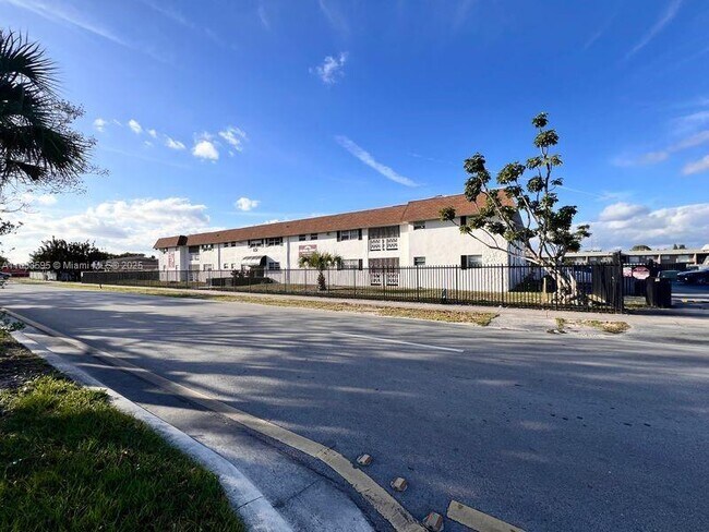 Primary Photo - 651 NW 177th St