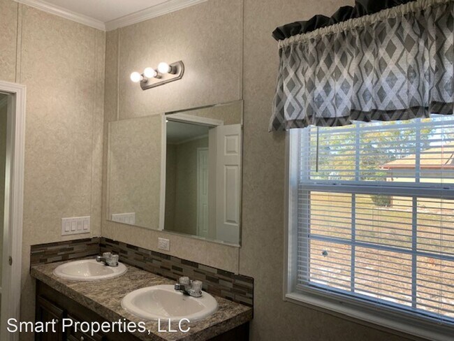 Building Photo - 3 br, 2 bath House - 2485 Thornhill Rd