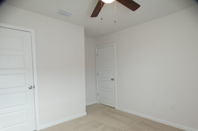 Building Photo - 4 Bedroom Home - Bridlewood