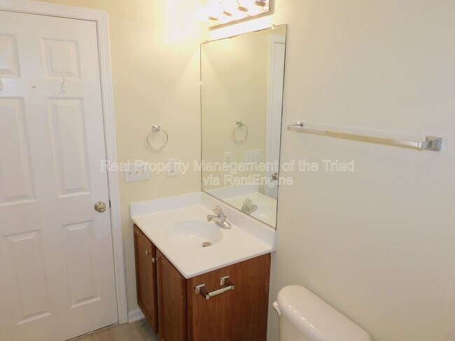 Building Photo - 1856 Oakhurst Park Ln