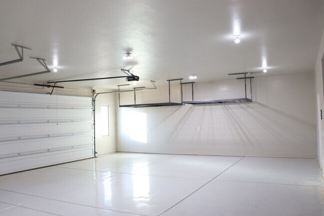 Building Photo - Welcome to your Southern Arizona desert oasis!