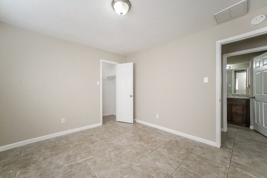 Building Photo - 7659 Athlone Dr