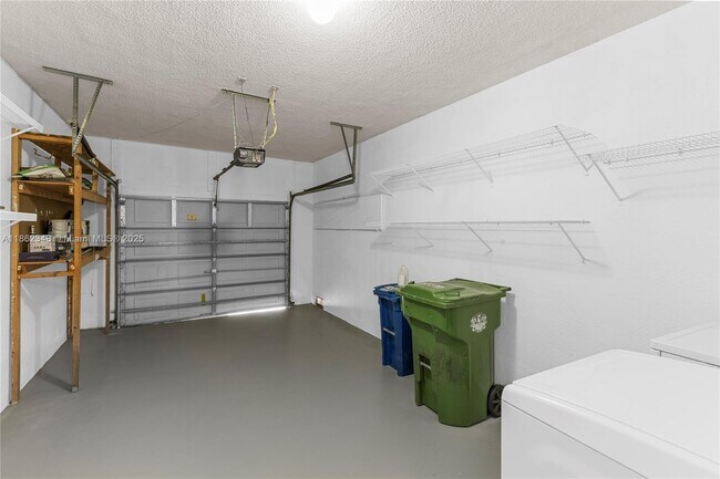 Building Photo - 1081 Sorrento Dr