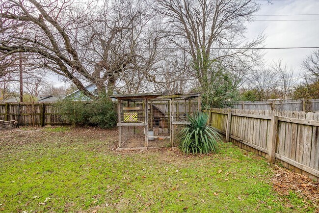 Building Photo - Amazing Historic 1940's Home in Original Cleburne- 4 Bed- 3 Bath w/ Multiple Living Areas- 76033