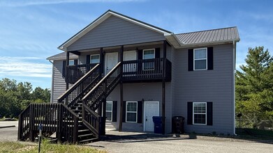 Building Photo - 418-420 Cir H Dr