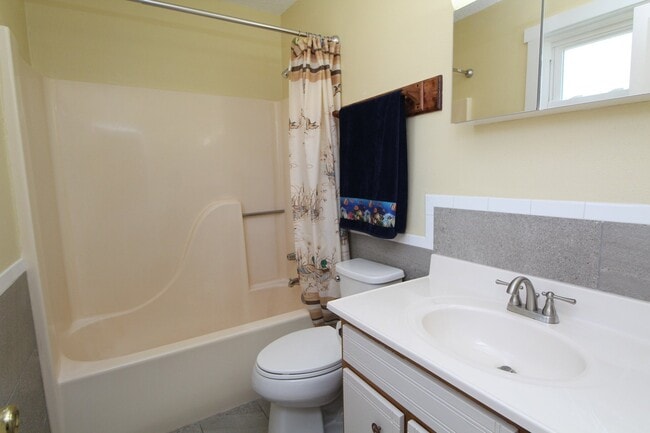 Building Photo - Milton Home with Modern Kitchen, Open Livi...