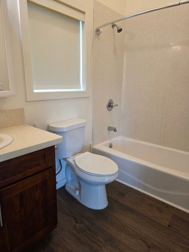 Building Photo - AVAILABLE NOW! Spacious 2-Bed, 2-Bath Dupl...
