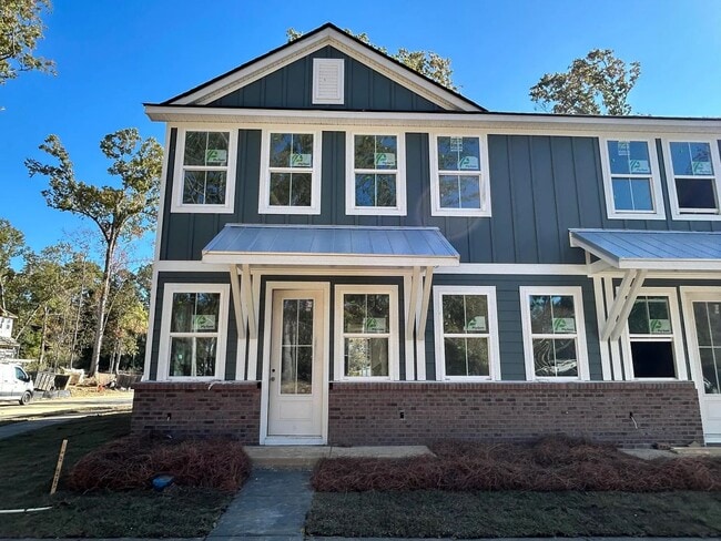 Building Photo - 3 Bedroom 2.5 Bathroom Townhouse in Windward Village - Summerville