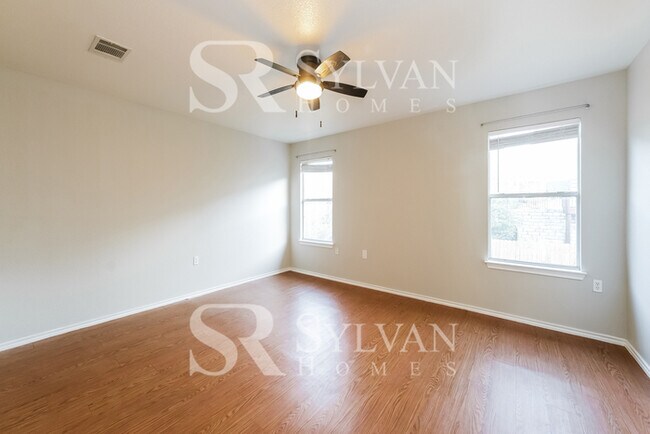 Building Photo - At Last, This Is What You Have Been Searching For!