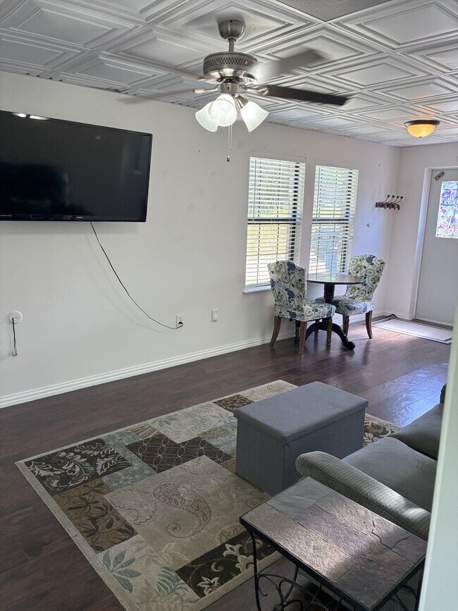 Building Photo - Country Living- Studio Unit- 1 Bed, 1 Bath...