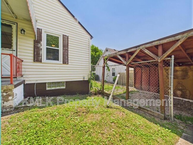 Building Photo - 593 Franklin Ave