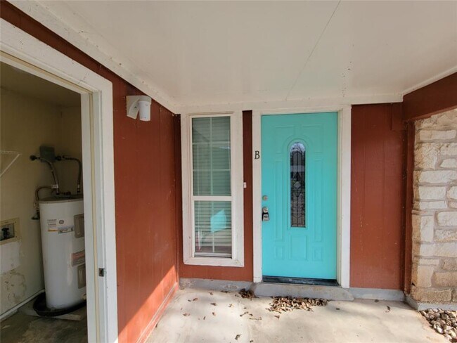 Building Photo - 2903 Catalina Dr