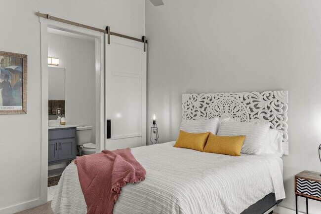 Building Photo - 707 SE A St