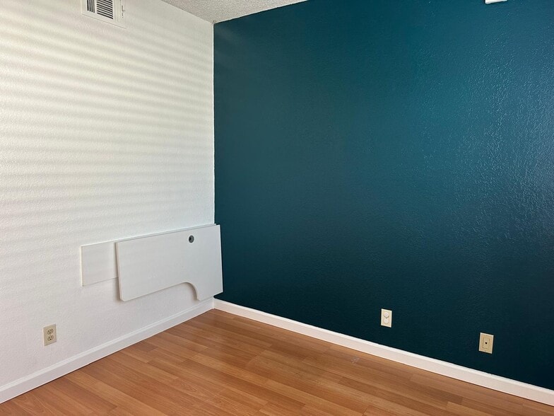 Building Photo - 115 Azalea Ct
