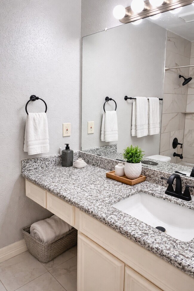 Building Photo - 2002 Gentryside Dr