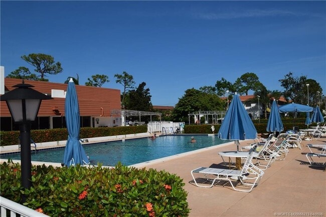 Building Photo - 2600 SE Ocean Blvd