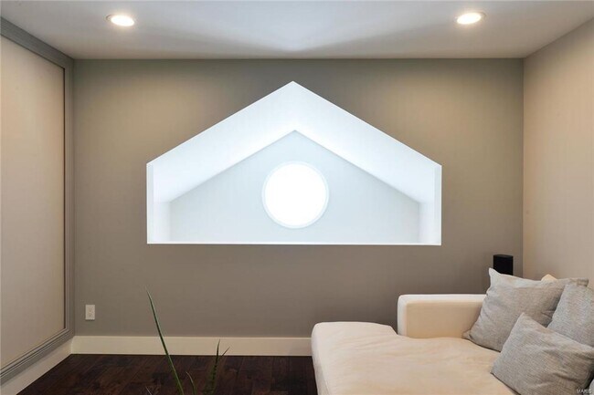 Building Photo - 1306 S Geyer Rd