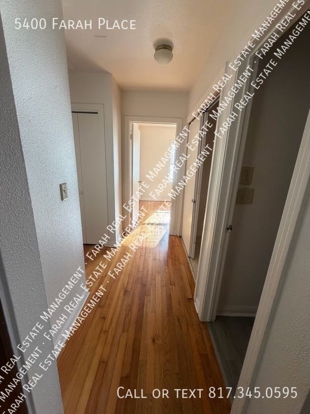 Building Photo - 5400 Farah Pl