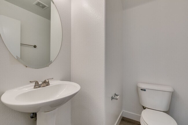 Building Photo - NORTH SHORES REFRESHED 2 STORY HOME WITH FIREPLACE AND LARGE BACKYARD